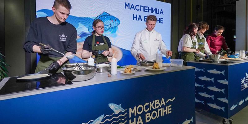 Мастер-классы и кулинарные батлы: как отметят Масленицу на рыбных рынках Москвы