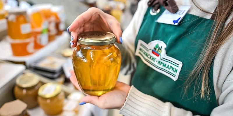 От Смоленска до Алтая: из каких регионов привозят мед на московские ярмарки