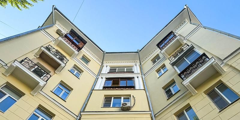 Более 70 домов с венчающими карнизами обновят по программе капремонта в 2024 году