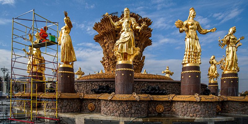 Московские фонтаны начали готовить к новому сезону