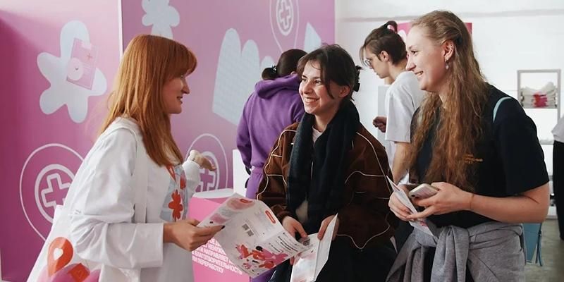 Арт-терапия, фитнес и трудоустройство: как московские НКО поддерживают женщин