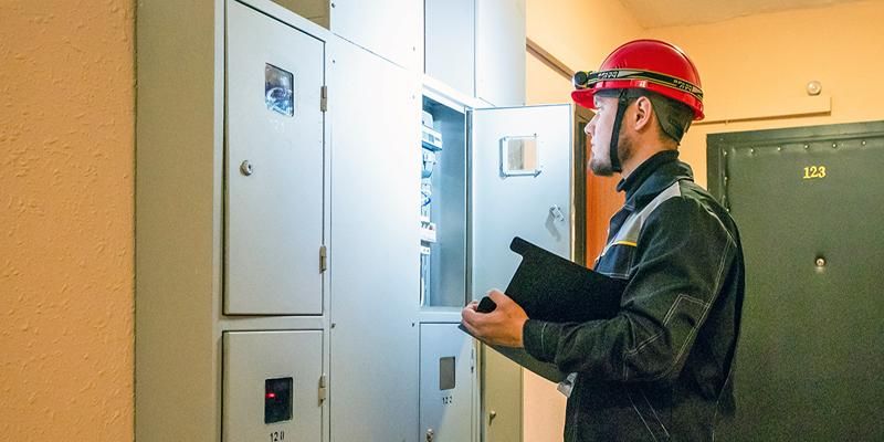 Более 126 тысяч электросчетчиков заменили в жилых домах Москвы в этом году