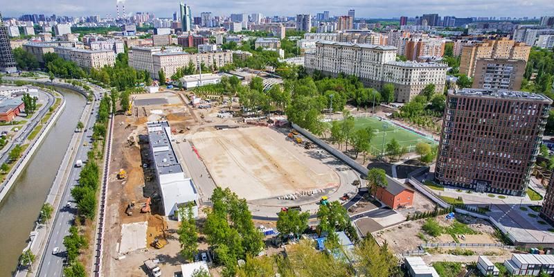 На стадионе «Металлург» обустраивают универсальное поле для игры в футбол и регби