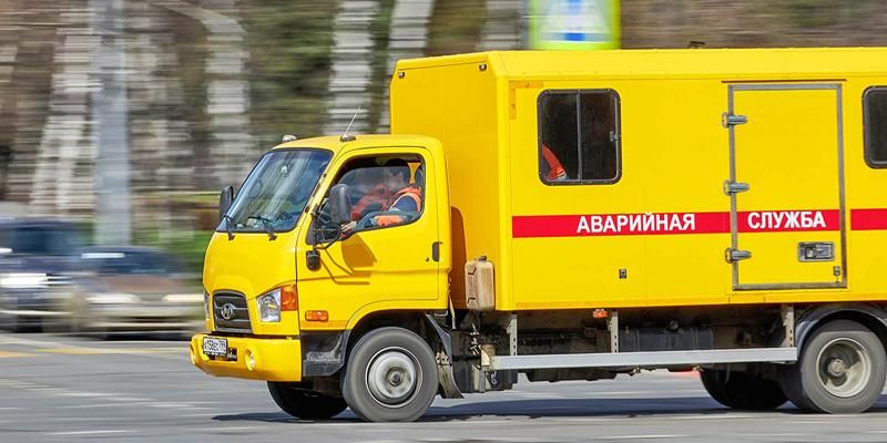 Раздача воды в метро и особый уход за зелеными насаждениями: как в Москве справляются с жарой