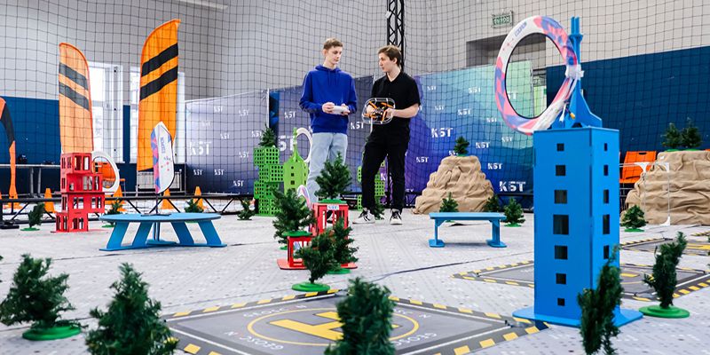 Полигоны и лаборатории для работы с беспилотниками открылись в шести столичных колледжах