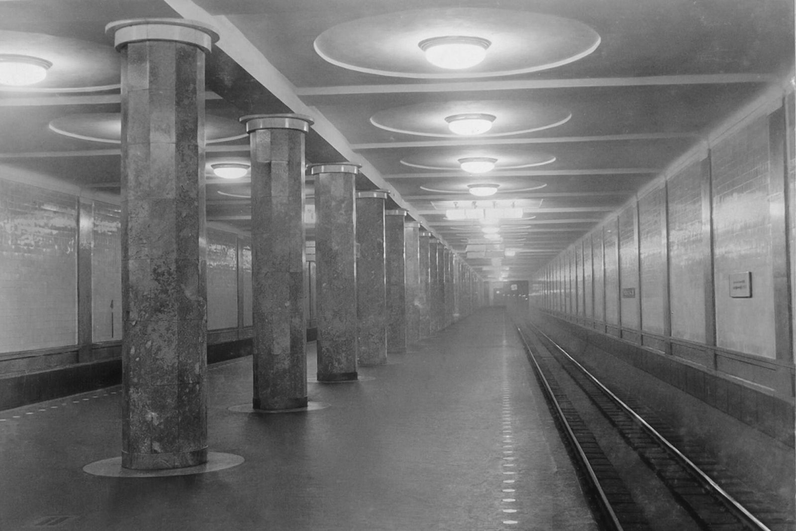 Московское метро в 1935 году. Метро Москвы 1935. Московское метро стало похоже на европейское.
