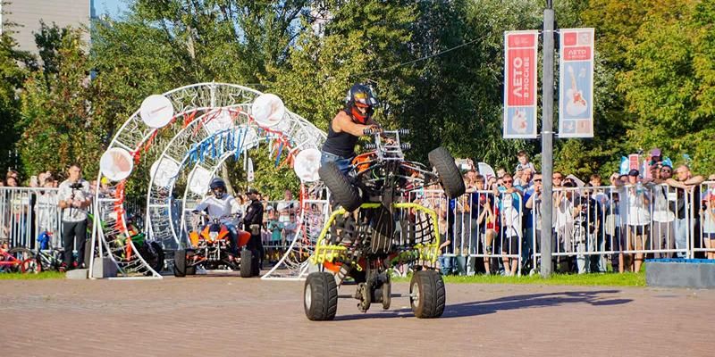Москвичей ждут силовые состязания и каскадерские трюки на фестивале «Пересменка: из лета в осень»