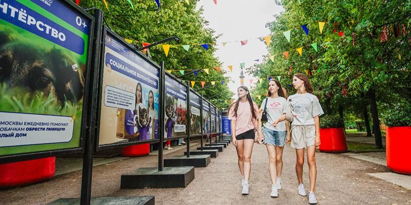 Всё о волонтерстве: на Цветном бульваре открылась новая фотовыставка