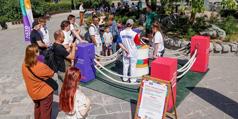 В чемпионате по игре «Камень, ножницы, бумага» приняли участие уже более семи тысяч человек