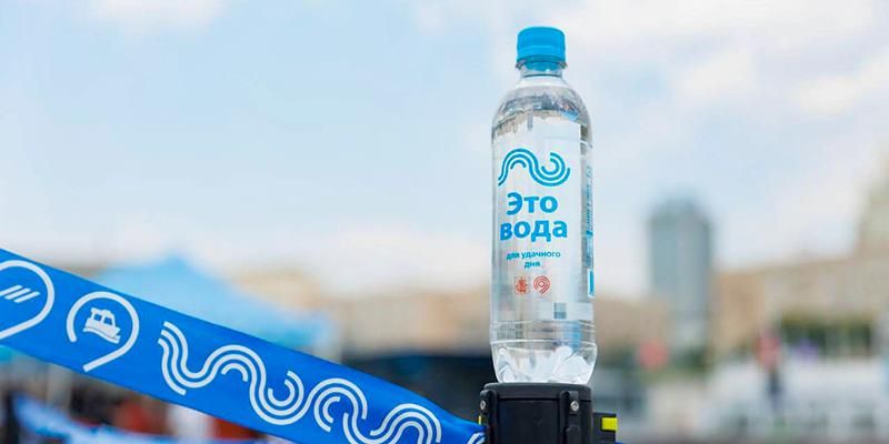 В московском транспорте продолжают бесплатно раздавать питьевую воду из-за жары