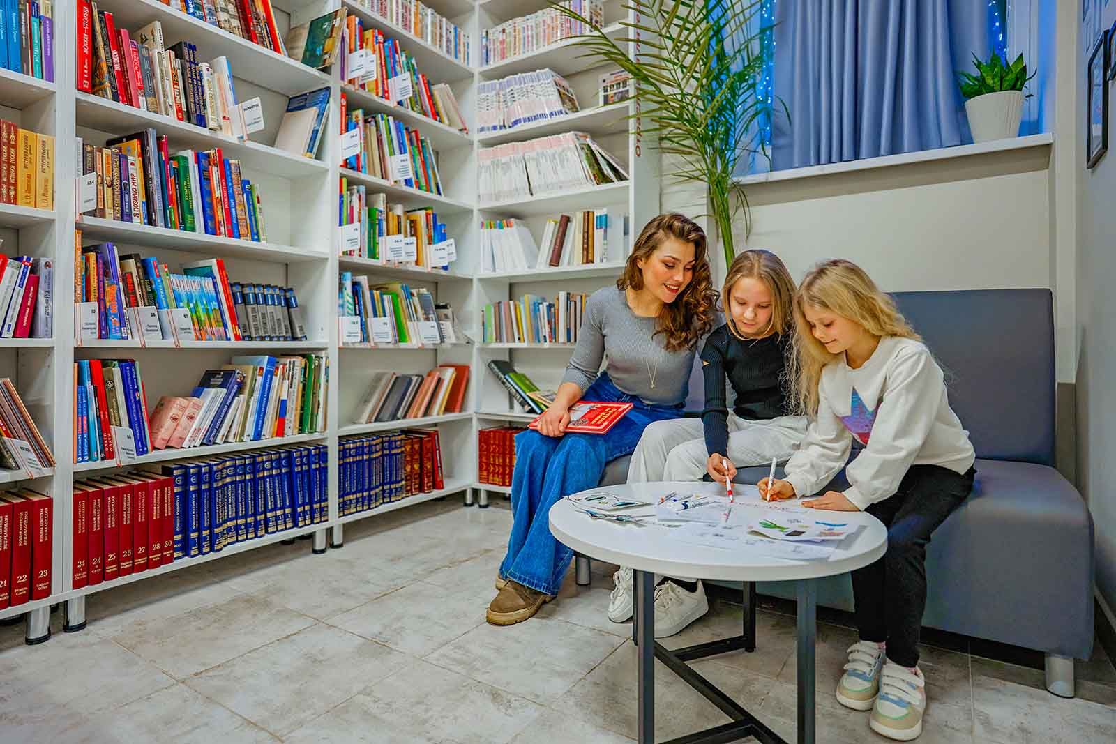 Советы библиотекаря: «Роман с читателем» и еще пять книг для семейного чтения