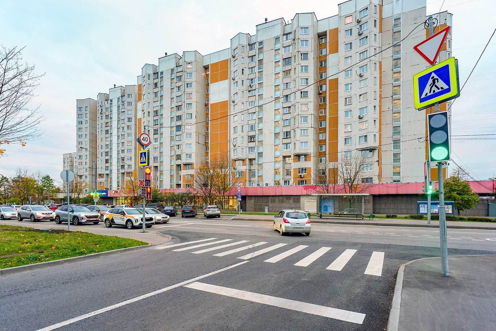 На юго-западе столицы благоустроили проезд между Старобитцевской улицей и МКАД