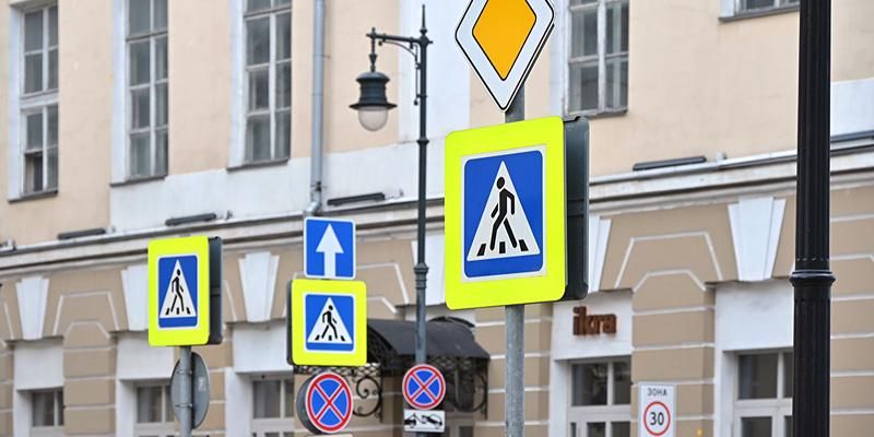 На портале «Наш город» можно сообщить о поврежденных дорожных знаках, указателях и ограждениях