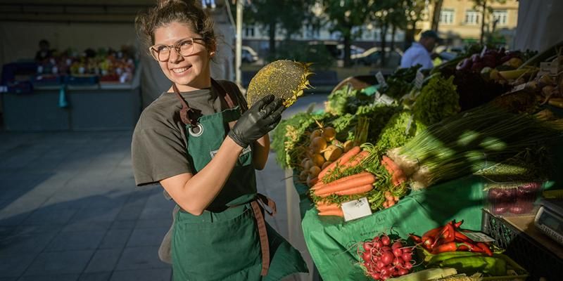 Семечки и сыродавленое масло можно купить на московских ярмарках ко Дню подсолнуха