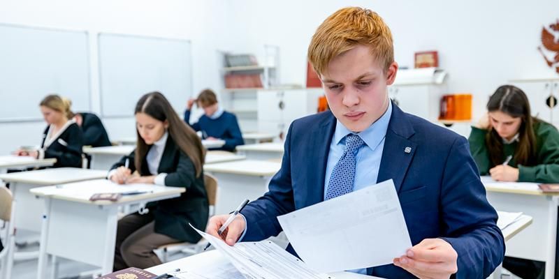 Первый день ЕГЭ начался с экзаменов по литературе, истории и химии