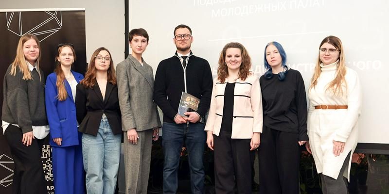Более 20 тысяч книг передали бойцам СВО на передовую и в госпитали