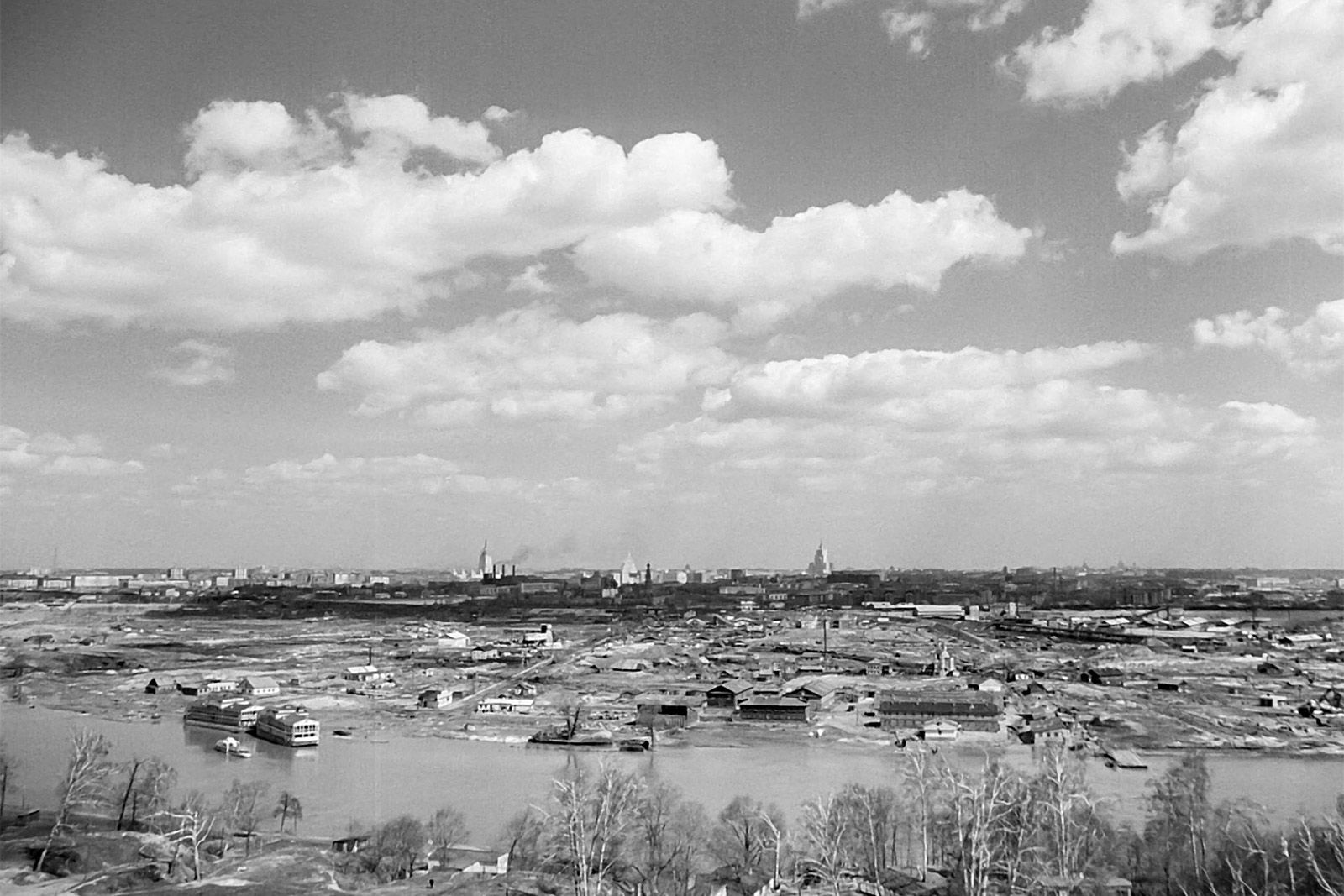 От комсомольской стройки до главной спортивной арены страны: Главархив Москвы выпустил две онлайн-книги о «Лужниках»