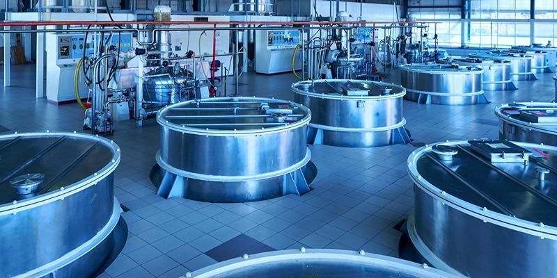 От лаков до реагентов: в Москве растет производство химической продукции