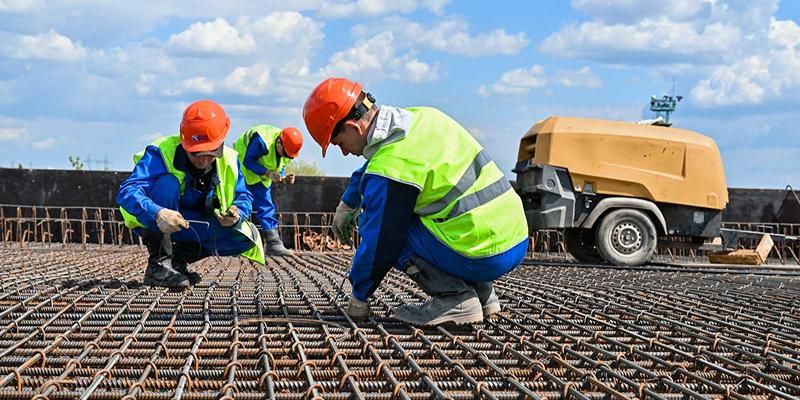 Продолжается строительство эстакады на шоссе Энтузиастов