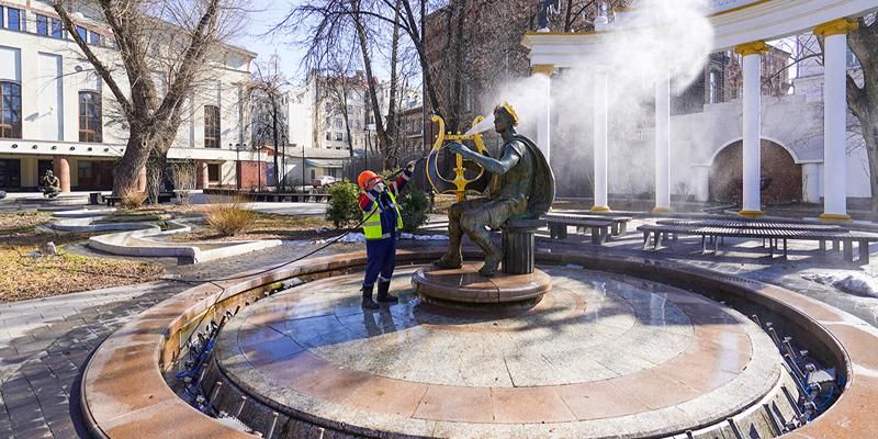 Фонтаны в саду «Аквариум» промыли после зимы