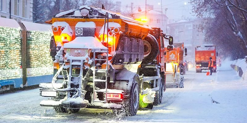 Городские службы круглосуточно ликвидируют последствия снегопада