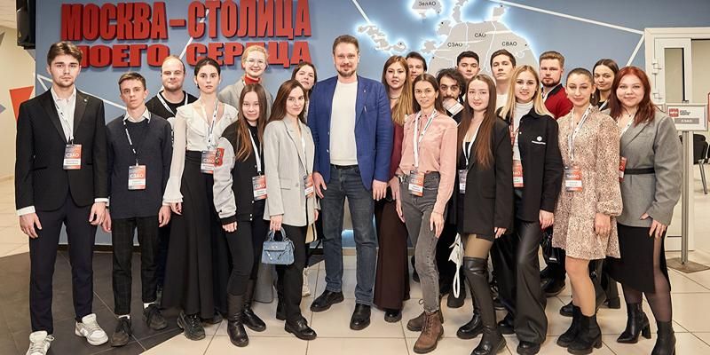 Образование, бизнес или путешествия: в Москве проведут опрос о мечтах горожан ко Дню молодежи