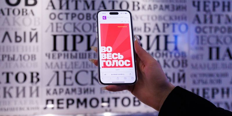 «Книги в метро»: для пассажиров подготовили новогоднюю подборку произведений