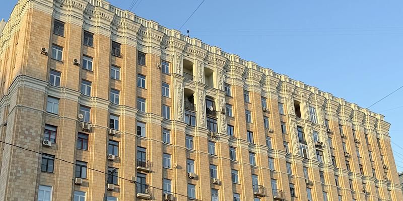 В смешении стилей и эпох: на проспекте Мира капитально отремонтировали 50 многоквартирных жилых домов