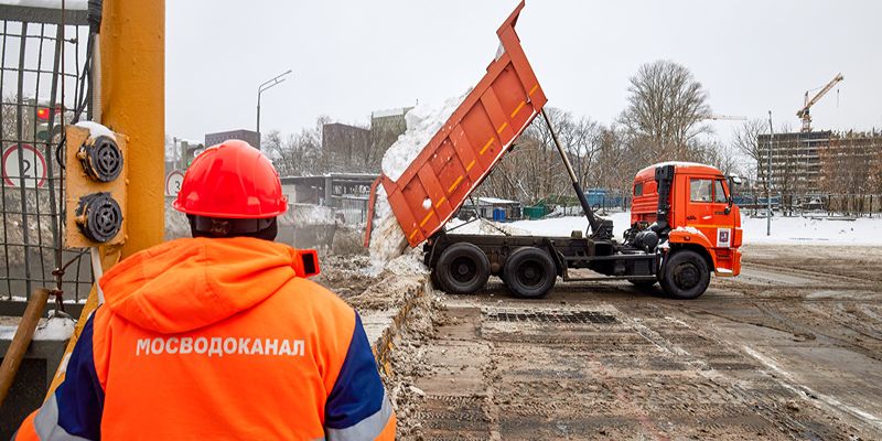 Все 56 стационарных снегосплавных пунктов работают в столице в круглосуточном режиме