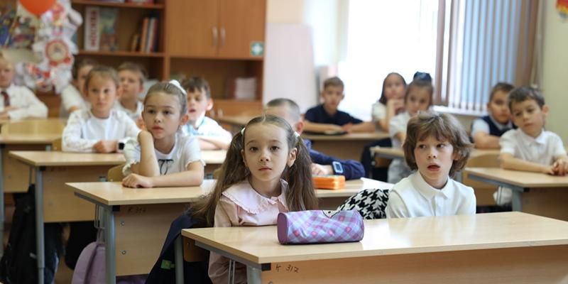 Новый учебный год — старт безопасного будущего: московские спасатели провели открытые уроки в школах