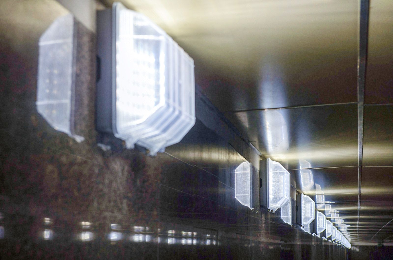 Более 19 тысяч светильников заменили на светодиодные в пешеходных переходах и транспортных тоннелях