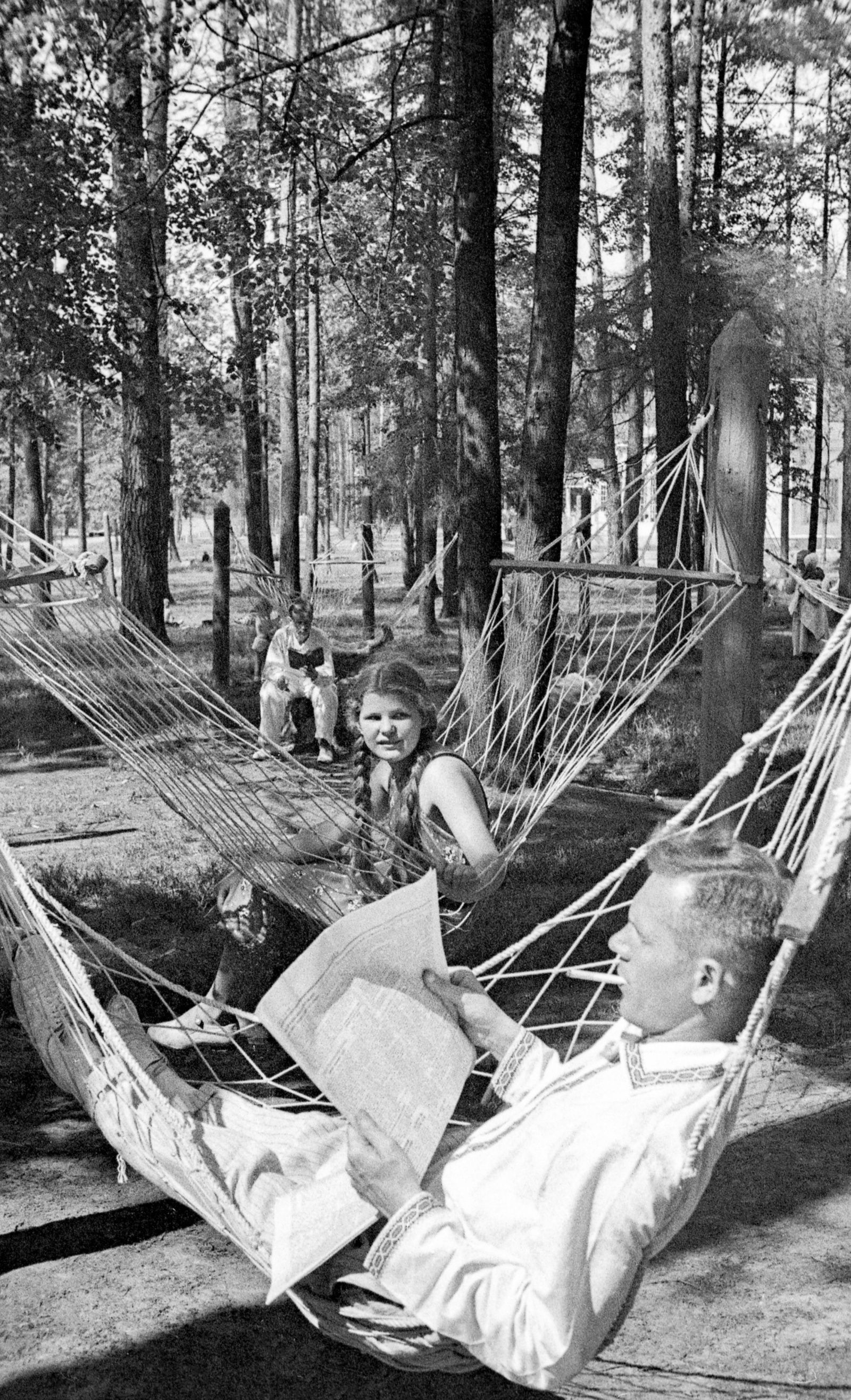 В Центральном парке культуры и отдыха имени Горького. Москва. 1938 г. Фото Л.М. Доренского. Главархив Москвы