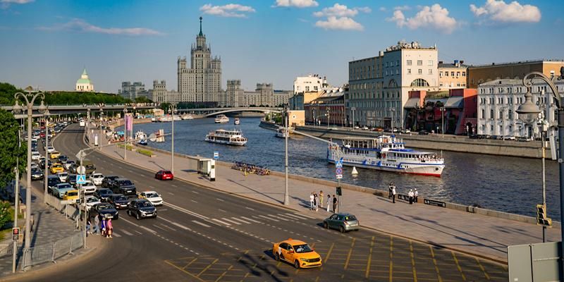 На Москворецкой набережной обновили асфальт