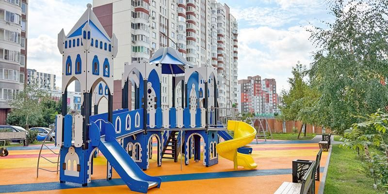 Замки, башни, сказочные мотивы: в столице обустроили тематические игровые пространства