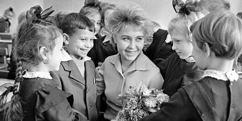 Женщины в объективе фотографов: Главархив открыл уличную выставку к 8 Марта