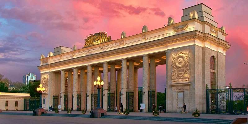 Фасады арки главного входа Парка Горького приведут в порядок