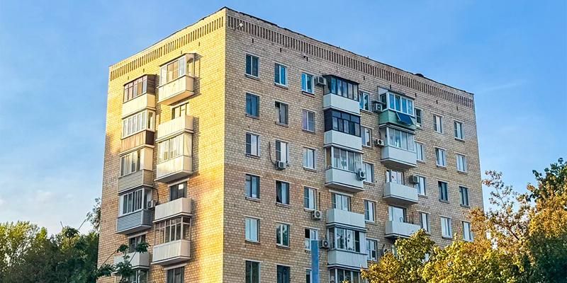 В Москве завершается капремонт трех домов с декоративными фризами