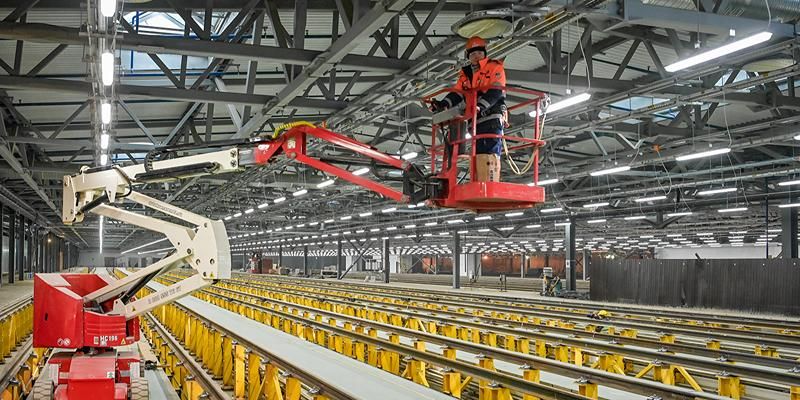 Около 11 тысяч человек строят новые станции и электродепо столичного метро