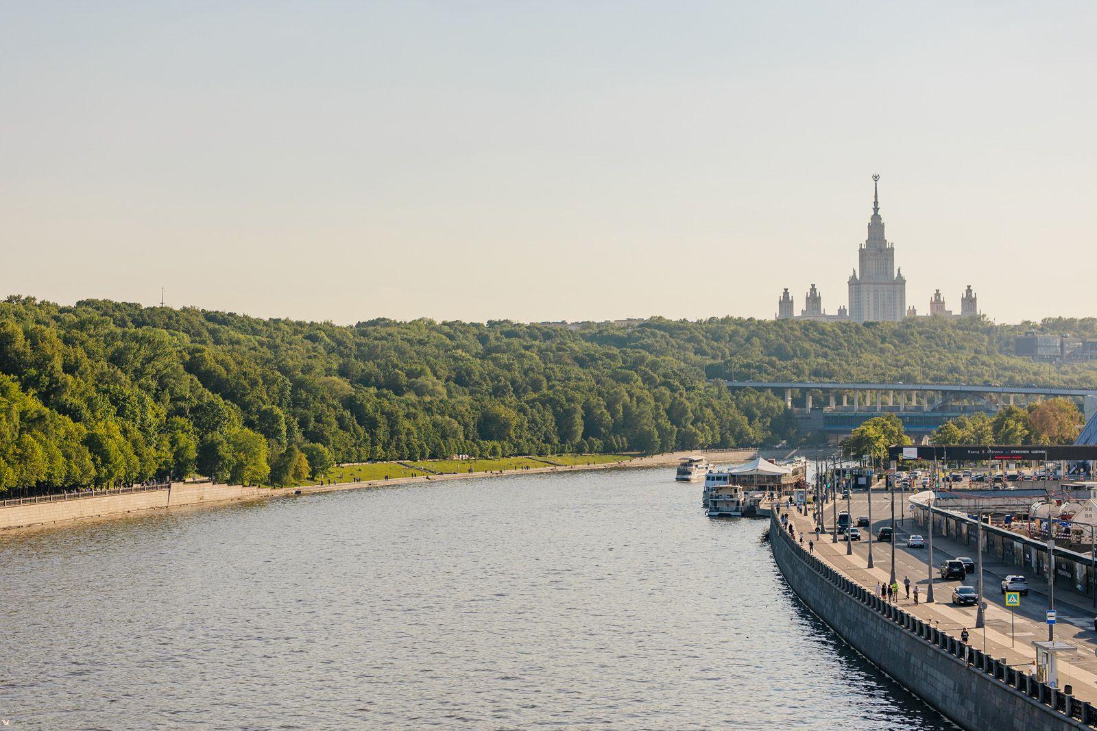 Более двух тысяч ветеранов СВО посетили экскурсии по Москве и Подмосковью