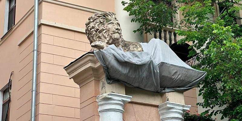В Пресненском районе отреставрируют пилоны ворот дома со львами
