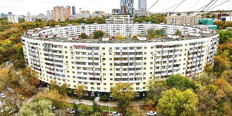 Завершился капитальный ремонт круглого дома на улице Довженко