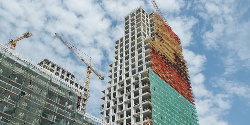 Свыше 700 тонн натурального камня применят в отделке фасадов жилых корпусов на Часовой улице