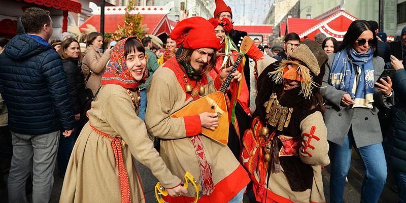 Блины и гулянья: как отметить Масленицу на площадках проекта «Зима в Москве»