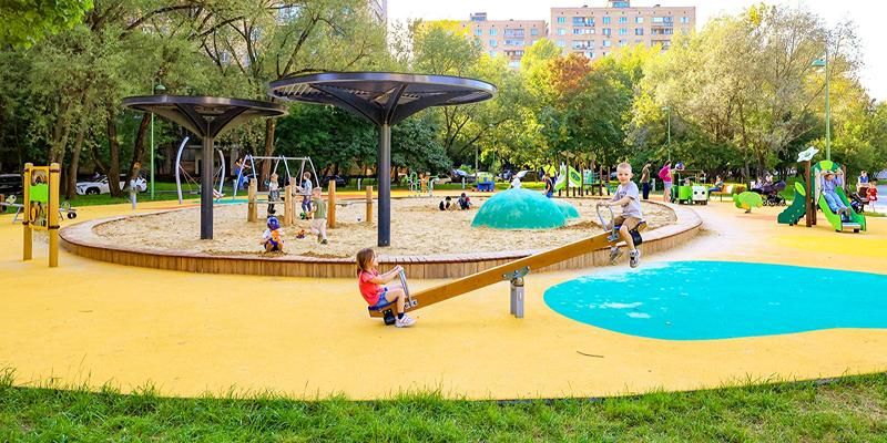 Завершилось благоустройство детской площадки для юных исследователей в Зеленом парке
