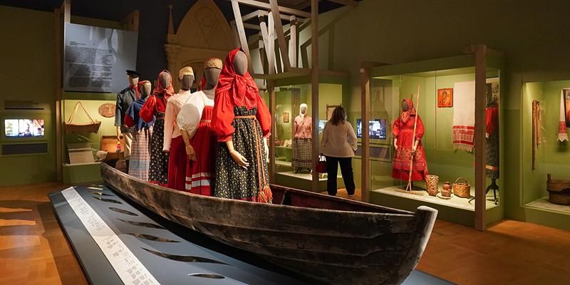 Храмовые небеса, кокошник-сборник: экспонаты выставки «Свобода и глушь. От Кенозерья до Поморья»