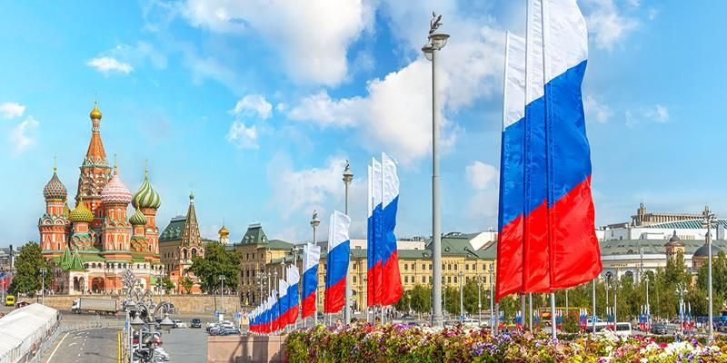 ВДНХ, «Зарядье», кинопарк «Москино» и не только: где еще встретить День флага России