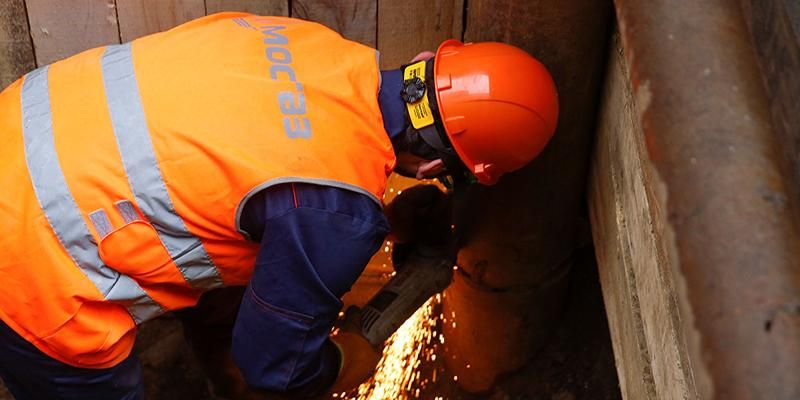 Более восьми километров газопроводов переустроили в Москве с начала года