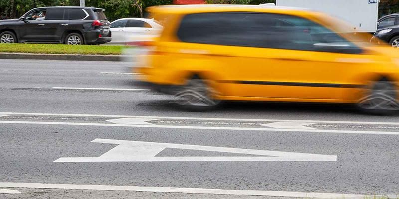С 29 августа заработают новые участки выделенных полос на Новочеремушкинской и Болотниковской улицах