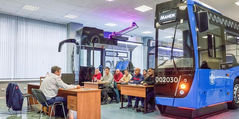 Зеленый свет: как в Москве учат водителей автобусов и электробусов