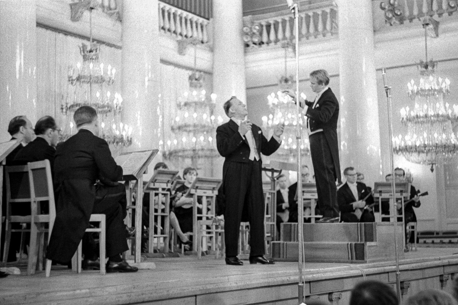 Поёт народный артист СССР Сергей Яковлевич Лемешев.  Автор Б.Н. Ярославцев. Москва, 1967 год. Главархив Москвы